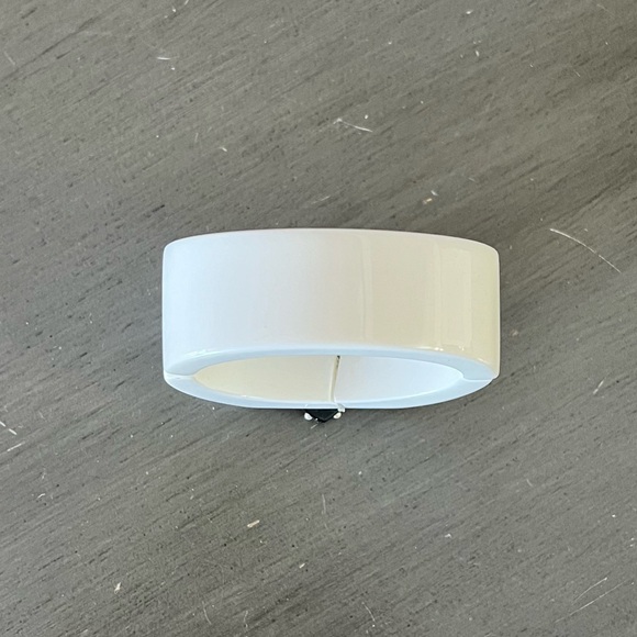 CHANEL Black & Ivory White Alluring Heart Resin 2006 Spring Hinge Cuff Bracelet - Picture 8 of 12